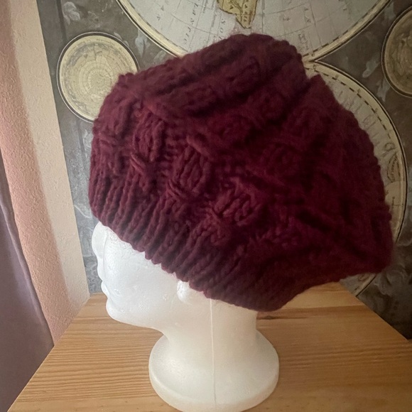 Italian Beanie Burgundy Knit Hat 10% Wool  NWT Cable Knit One Size - Picture 3 of 5